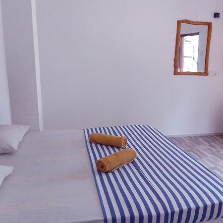 Bed and Breakfast Share Safari House Udawalawe Esterno foto