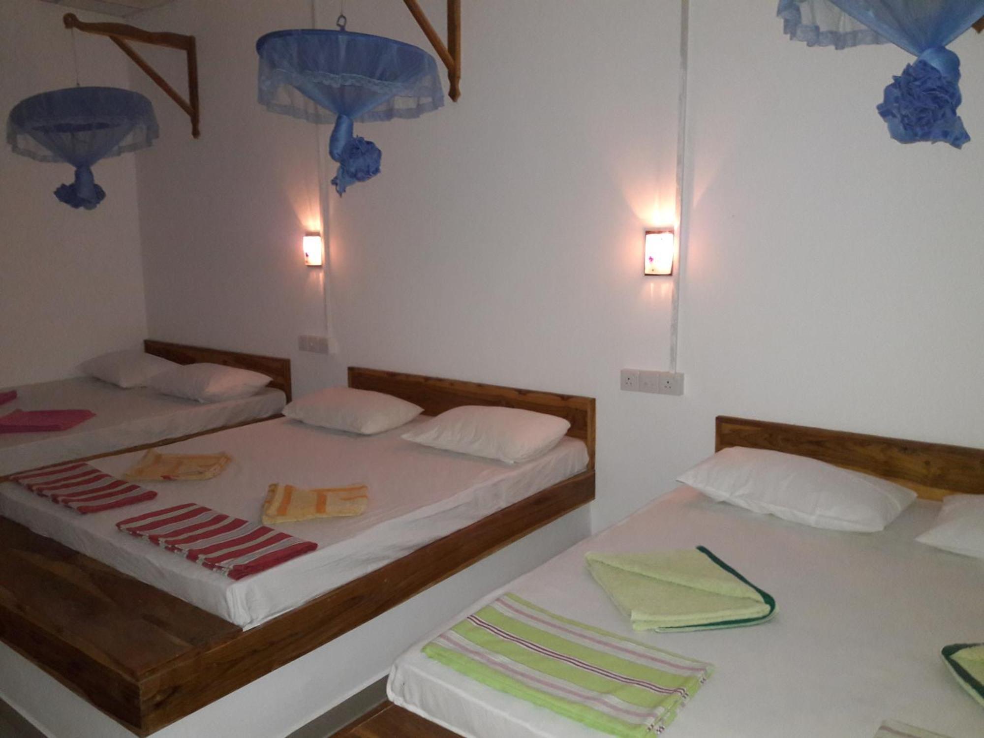 Bed and Breakfast Share Safari House Udawalawe Esterno foto