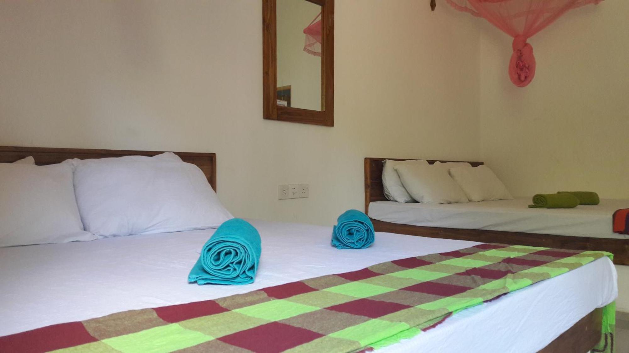 Bed and Breakfast Share Safari House Udawalawe Esterno foto