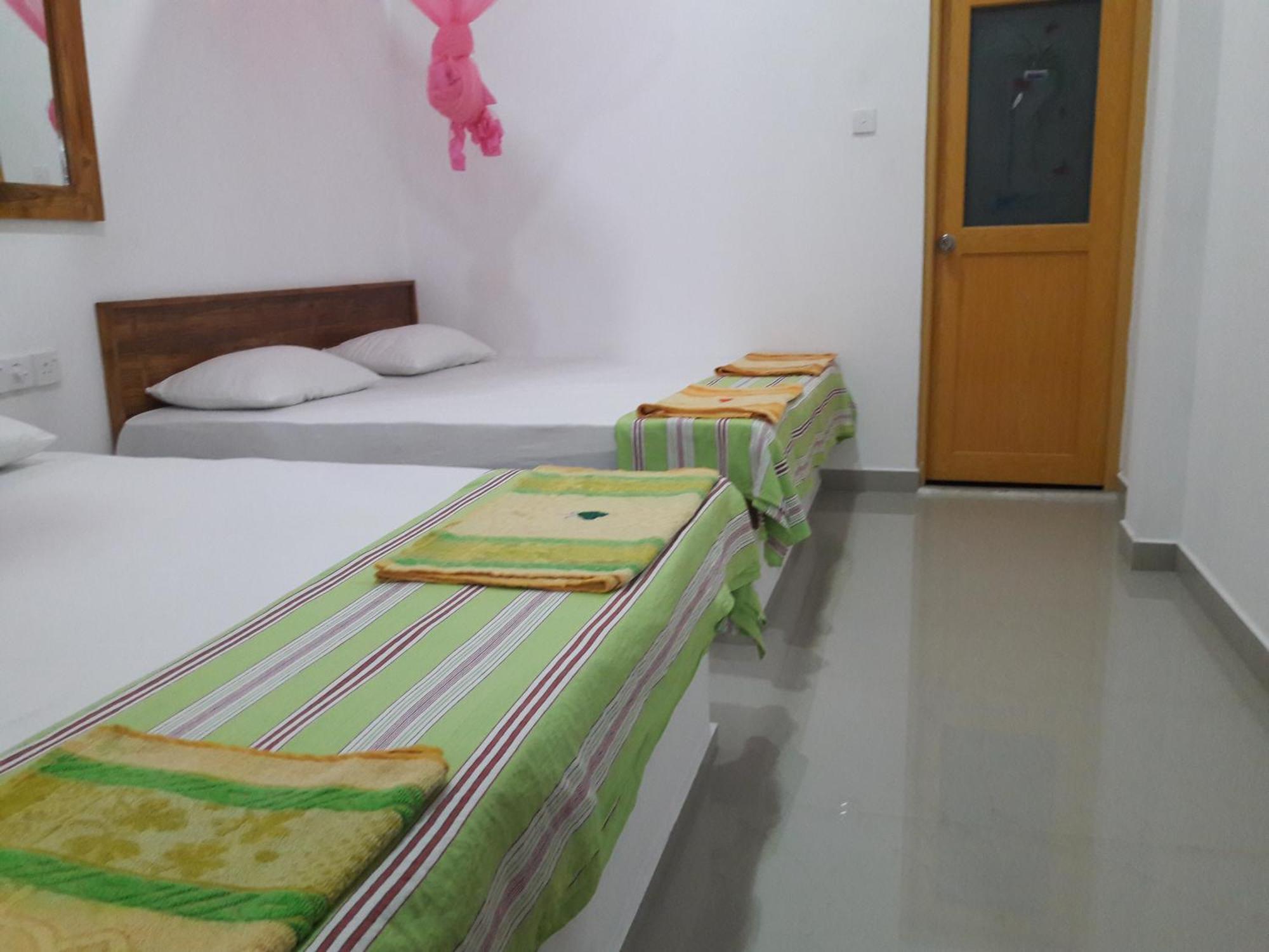 Bed and Breakfast Share Safari House Udawalawe Esterno foto