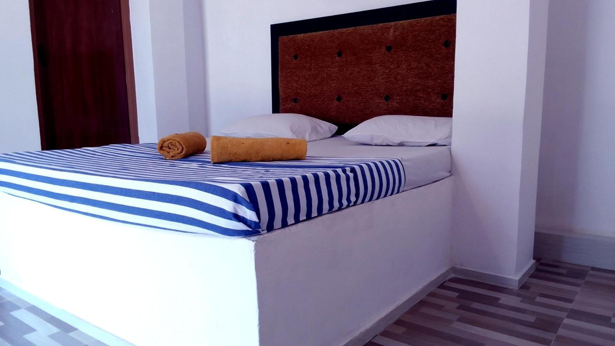 Bed and Breakfast Share Safari House Udawalawe Esterno foto