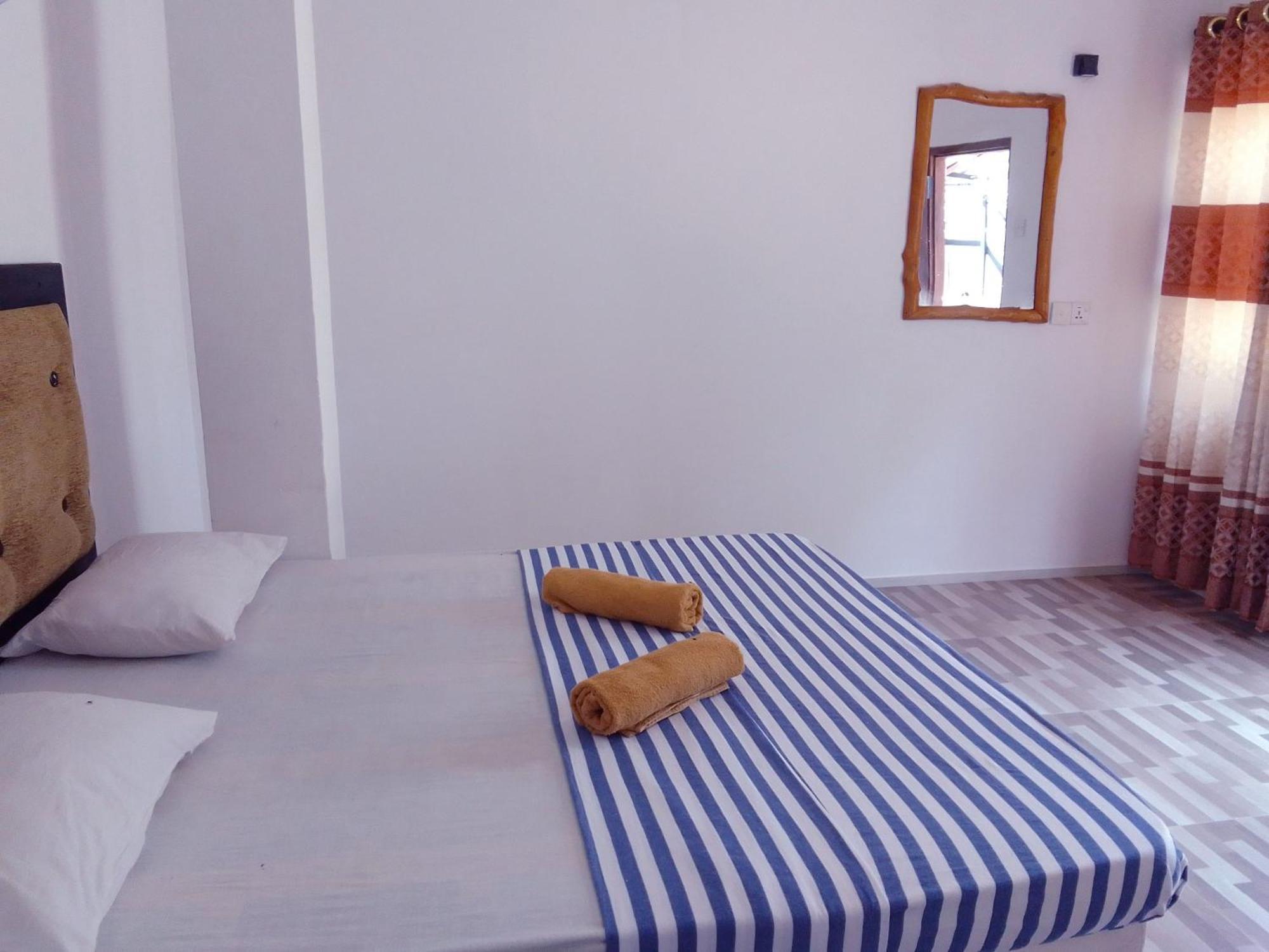 Bed and Breakfast Share Safari House Udawalawe Esterno foto